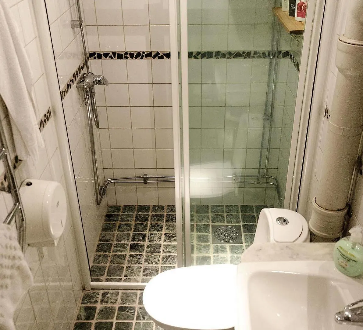 **  Hotel Tre Sma Rum ستوكهولم السويد